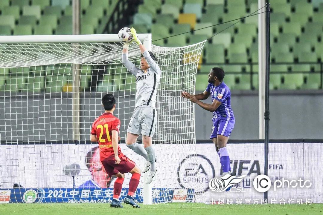 ملخص مباراة ليفربول وآرسنال اليومصراع العمالقة في الدوري الإنجليزي